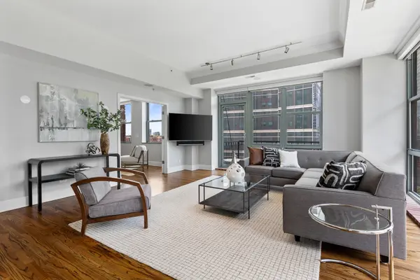 165 N CANAL ST #712, Chicago, IL 60606