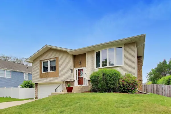 650 Nassau DR, Roselle, IL 60172