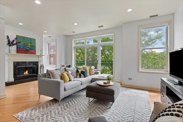 3248 N Sheffield AVE #3, Chicago, IL 60657