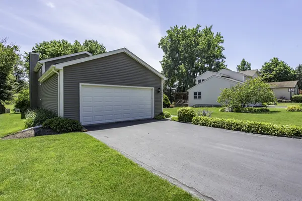 17505 W Woodland DR, Grayslake, IL 60030