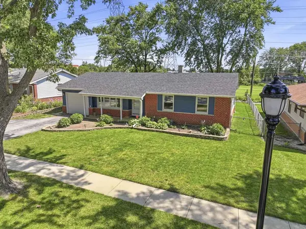 391 Walnut LN, Elk Grove Village, IL 60007