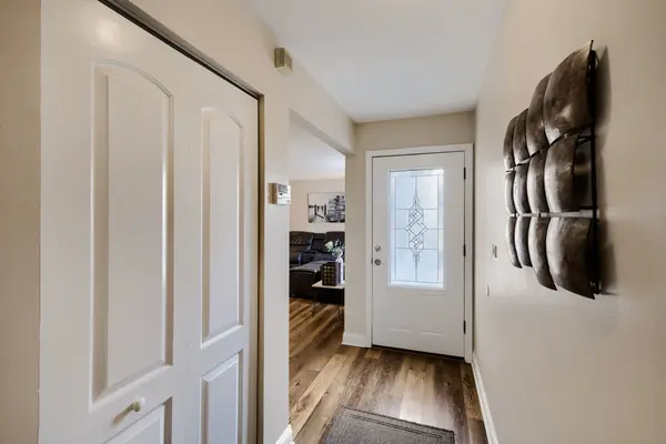410 Manor Hill LN, Lombard, IL 60148