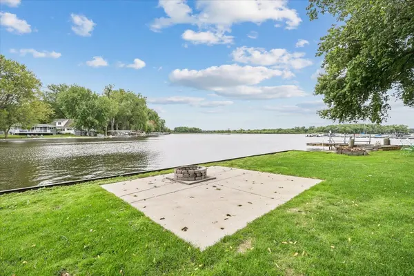524 Park AVE, Fox Lake, IL 60020