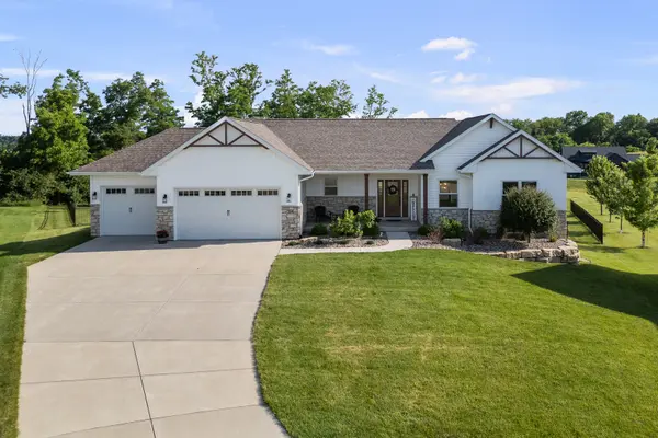 208 Ann AVE, Riverdale, IA 52722