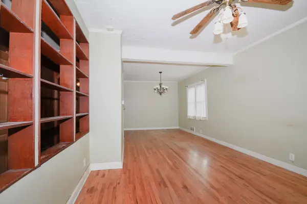 4206 W Henderson ST, Chicago, IL 60641