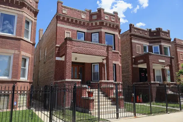 921 N Leclaire AVE, Chicago, IL 60651