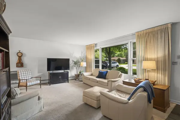311 N Beverly LN, Arlington Heights, IL 60004