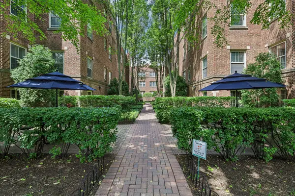 219 N Oak Park AVE #2E, Oak Park, IL 60302