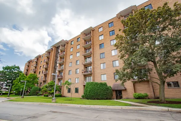 1717 W Crystal LN #603, Mount Prospect, IL 60056