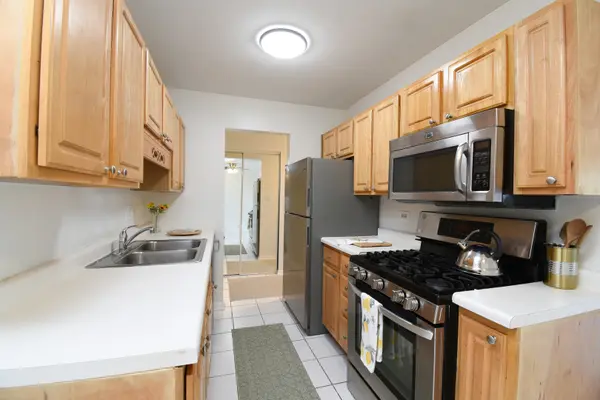 655 Deepwoods DR #3F, Mundelein, IL 60060
