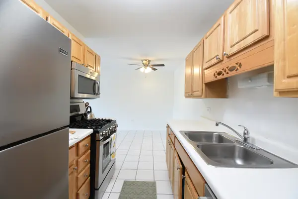 655 Deepwoods DR #3F, Mundelein, IL 60060