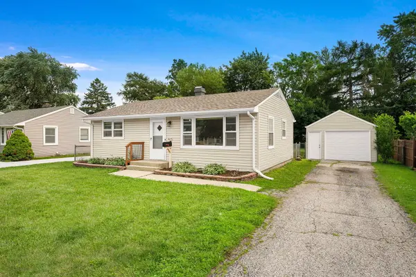 415 Alma TER, Cary, IL 60013