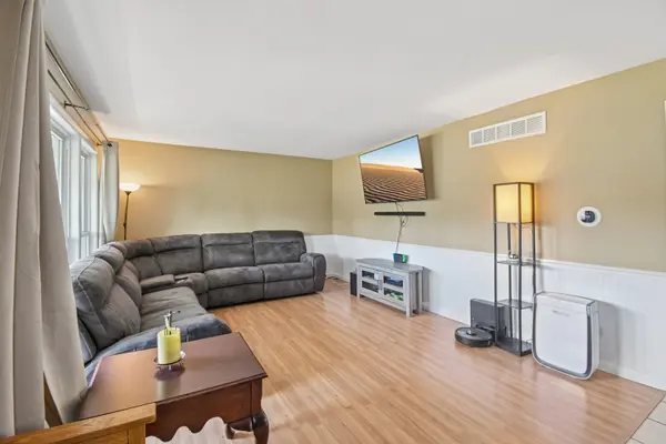 674 Saint Marys Pkwy, Buffalo Grove, IL 60089