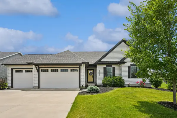 4915 Lakeside DR, Bettendorf, IA 52722