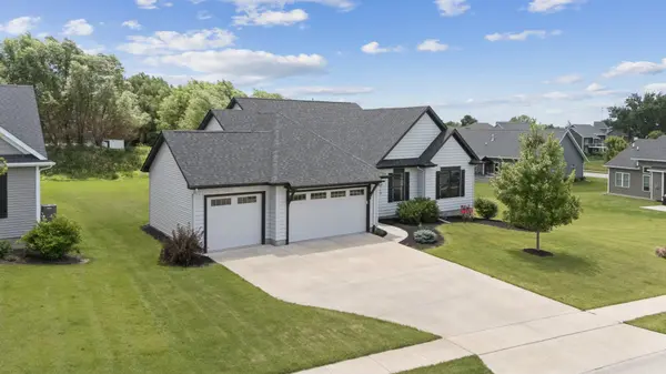 4915 Lakeside DR, Bettendorf, IA 52722