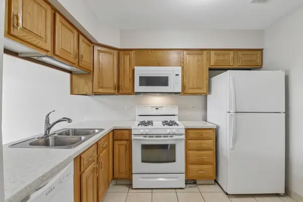 74 Commonwealth CT #2, Vernon Hills, IL 60061