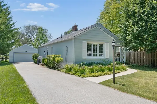 1620 Elder LN, Northfield, IL 60093