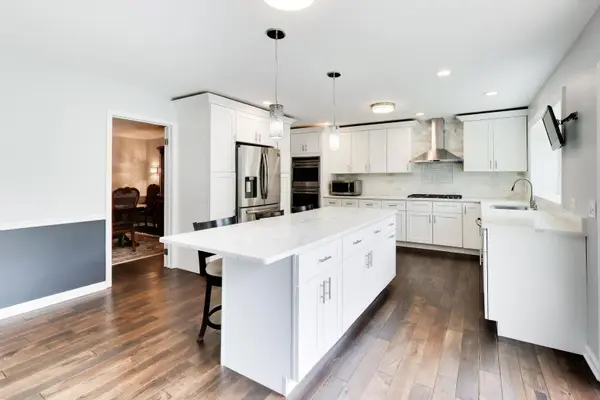 4225 Terri Lyn LN, Northbrook, IL 60062