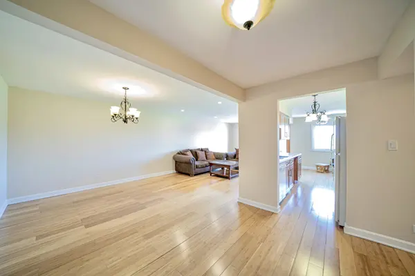 625 W Huntington Commons RD #317, Mount Prospect, IL 60056