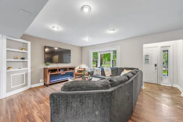 39W030 POPLAR LN, St. Charles, IL 60175