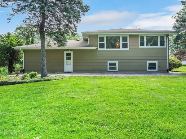 102 Hill ST, Roselle, IL 60172