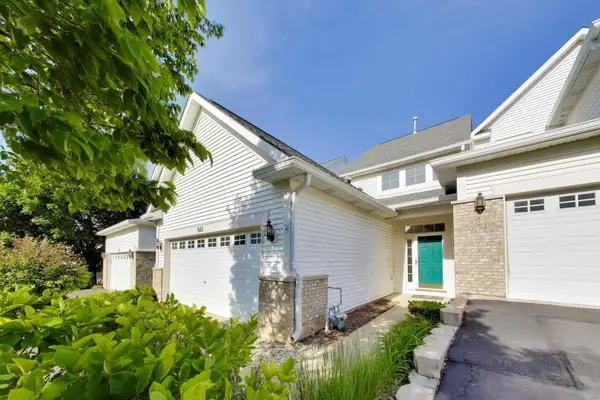 343 Hickory LN, South Elgin, IL 60177