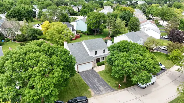 6061 Golfview DR, Gurnee, IL 60031