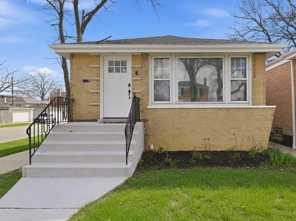 5301 S Menard AVE, Chicago, IL 60638