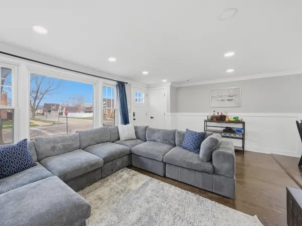 5301 S Menard AVE, Chicago, IL 60638