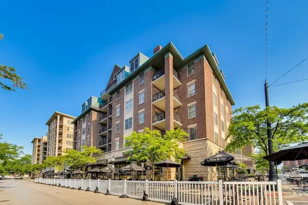 44 N VAIL AVE #213, Arlington Heights, IL 60005