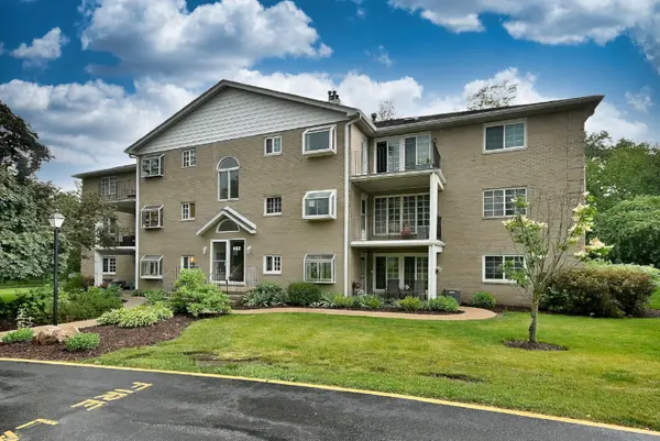 462 S President ST #101, Carol Stream, IL 60188
