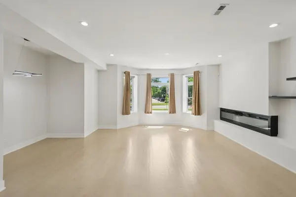 4528 S King DR #2, Chicago, IL 60653
