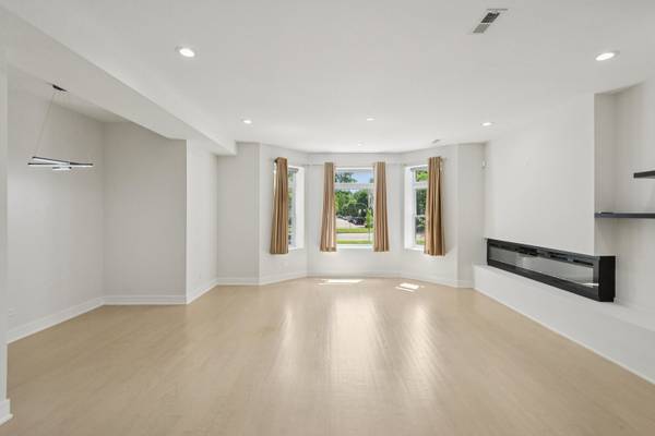 4528 S King DR #2, Chicago, IL 60653