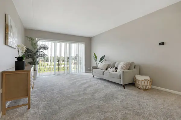 2900 Maple AVE #17E, Downers Grove, IL 60515