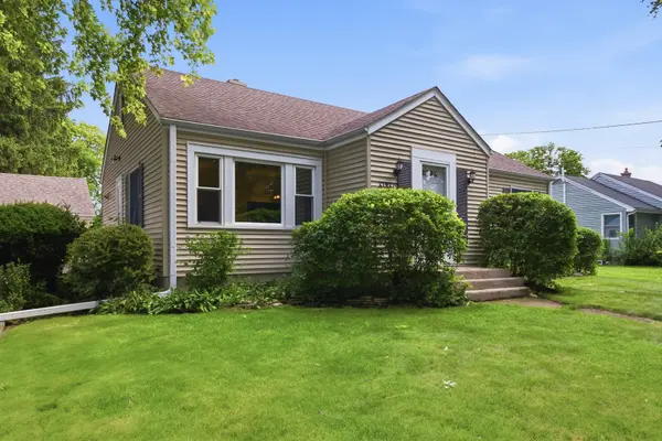 27W270 Sunnyside AVE, Winfield, IL 60190