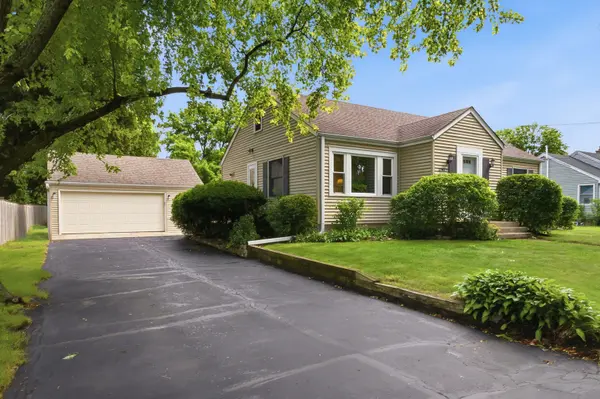 27W270 Sunnyside AVE, Winfield, IL 60190