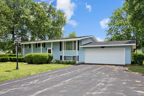 14413 Pleasant Valley RD, Woodstock, IL 60098