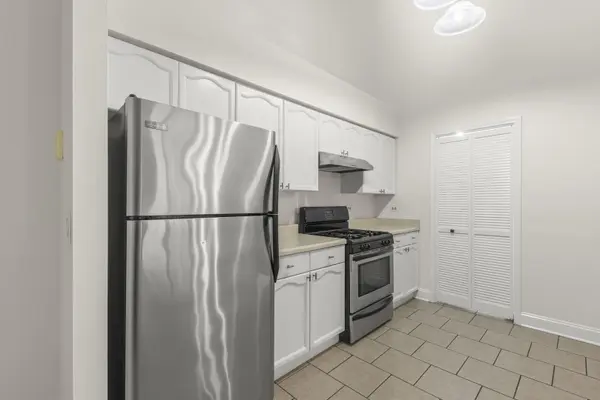 736 N Gary AVE #207, Carol Stream, IL 60188