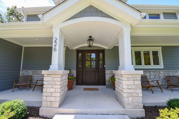 226 Biltmore DR, North Barrington, IL 60010