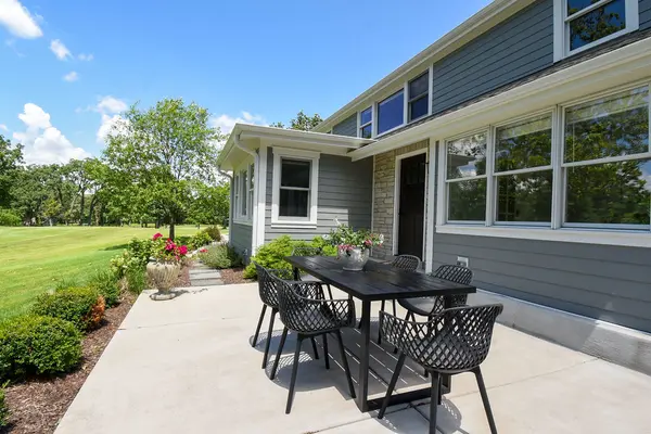 226 Biltmore DR, North Barrington, IL 60010