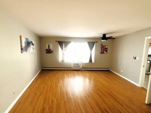 8152 Elmwood AVE #G4, Skokie, IL 60077