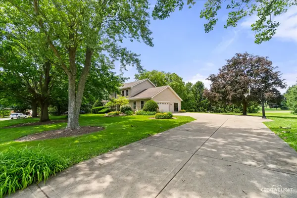 1N090 Kaneview CT, Maple Park, IL 60151