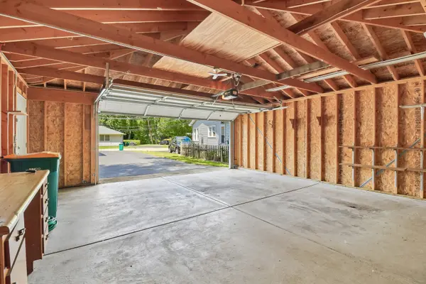 91 Bay RD, Fox Lake, IL 60020