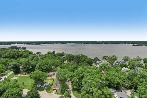 91 Bay RD, Fox Lake, IL 60020