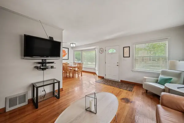 5041 N New England AVE, Chicago, IL 60656