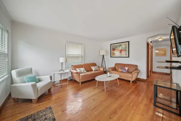 5041 N New England AVE, Chicago, IL 60656