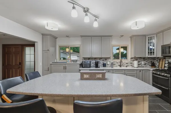 2221 3rd St B ST, East Moline, IL 61244