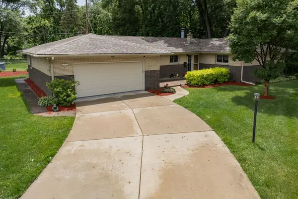 2221 3rd St B ST, East Moline, IL 61244