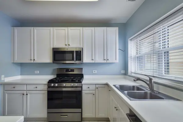 1107 Greenleaf AVE #2F, Wilmette, IL 60091