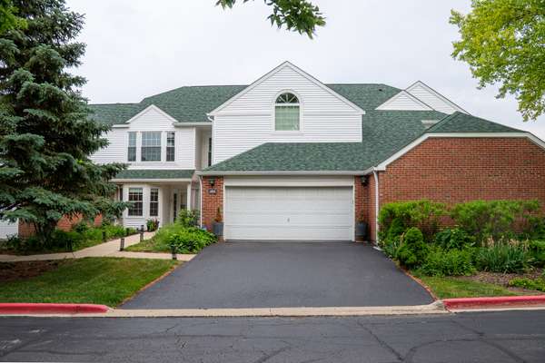 103 Hampton BLVD, Lake Bluff, IL 60044
